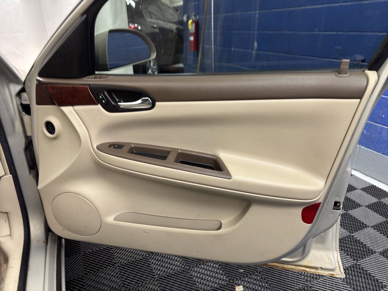 Used 2008 Chevrolet Impala LT w/ Luxury Edition Package image 30