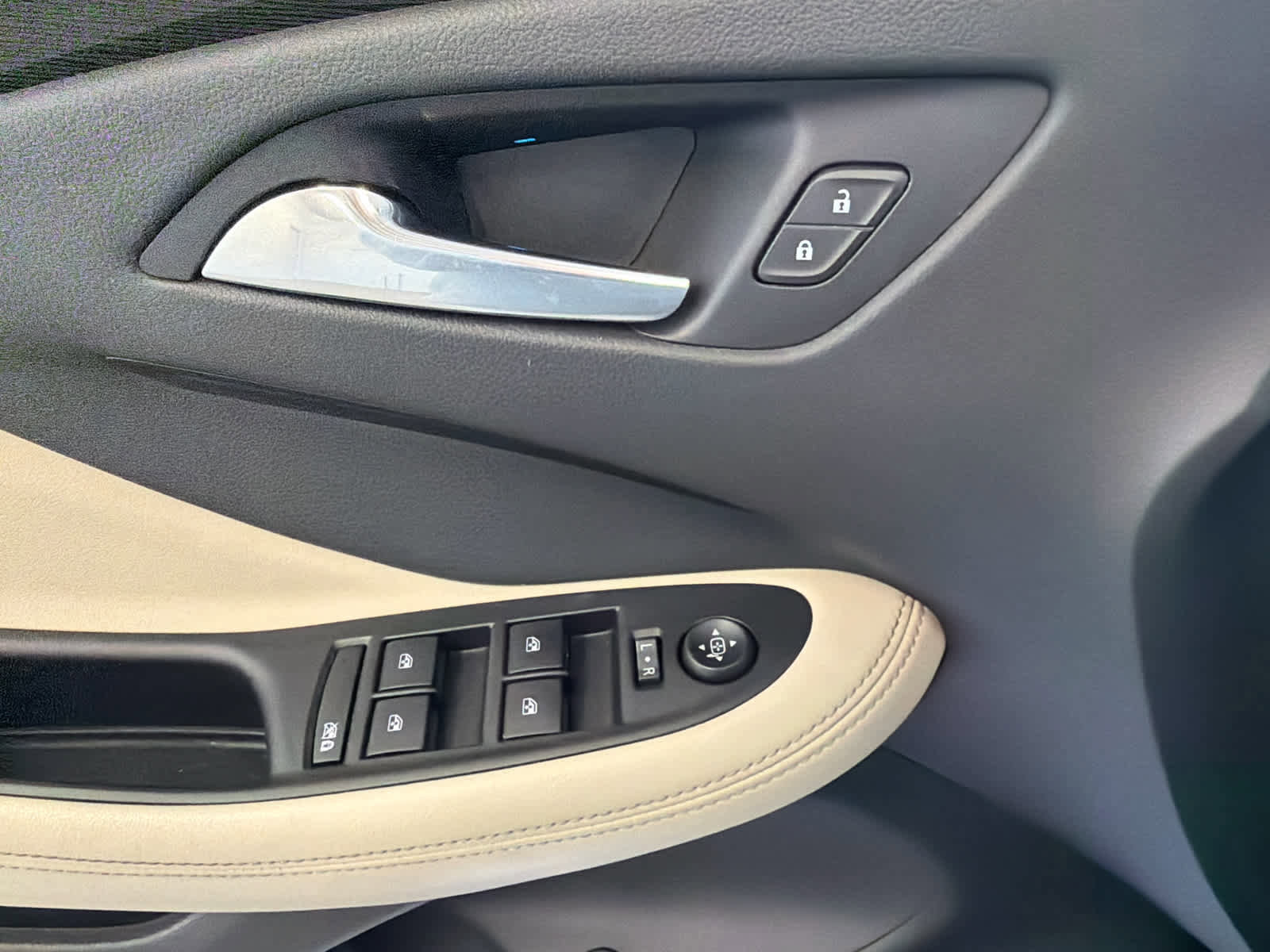 Used 2018 Buick Envision Preferred image 16