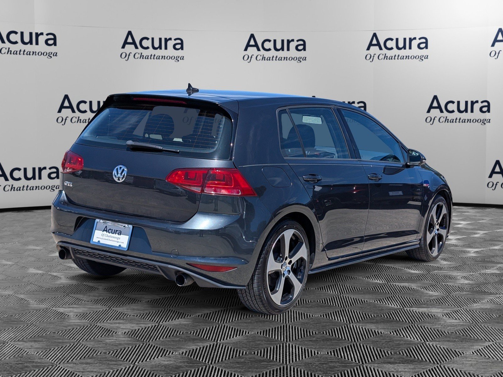 Used 2017 Volkswagen Golf 4-Door FWD image 5