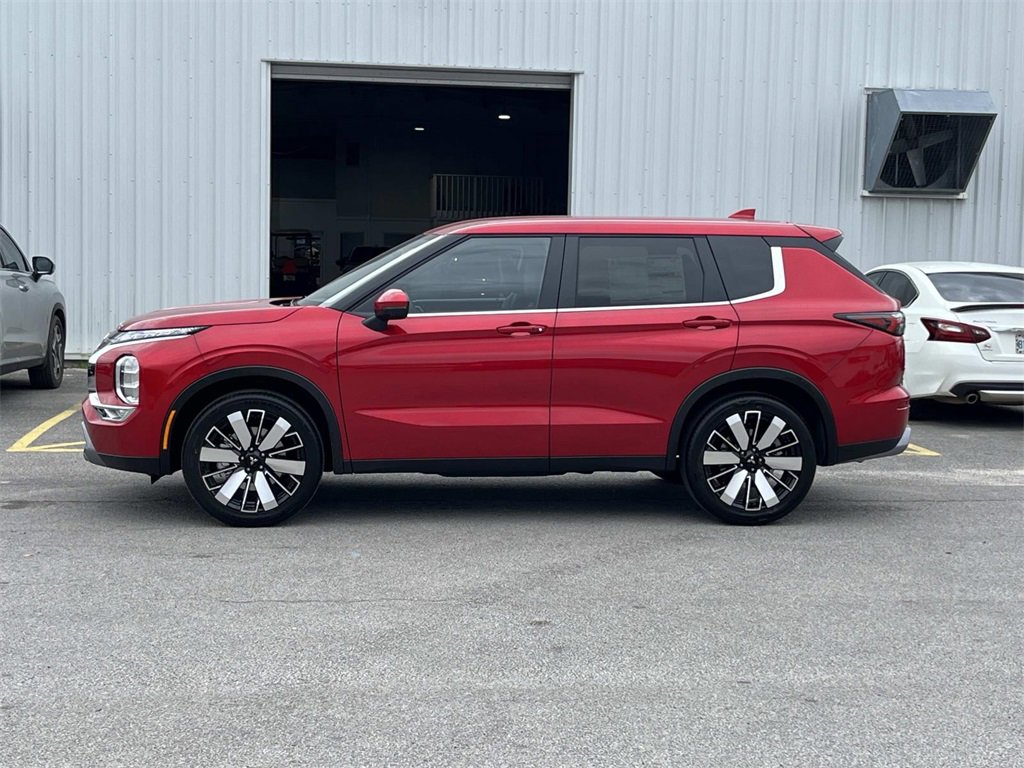 New 2026 Mitsubishi Outlander SE image 2