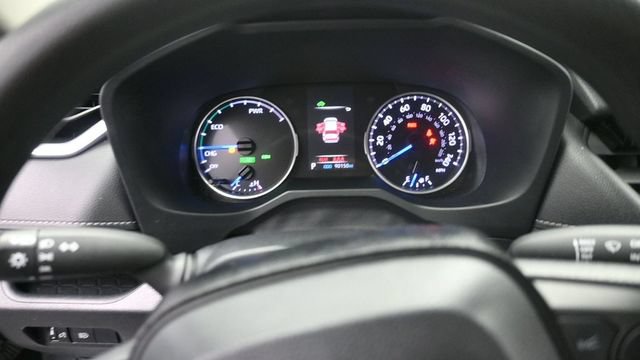 Used 2021 Toyota RAV4 LE AWD/4WD image 18