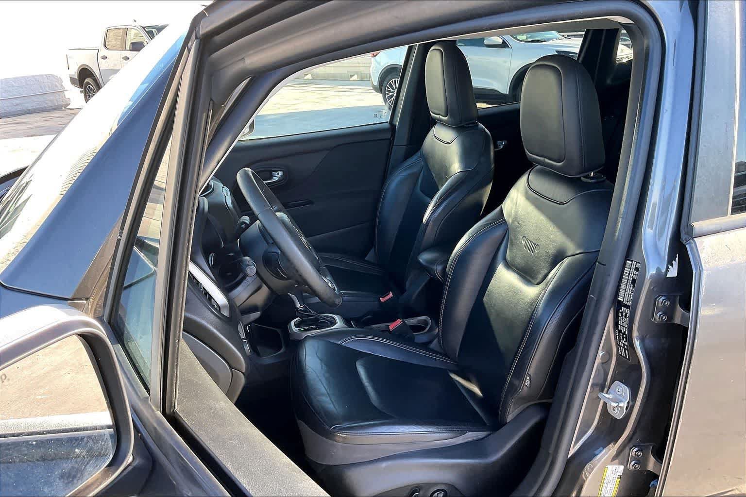 Used 2016 Jeep Renegade Limited FWD image 11