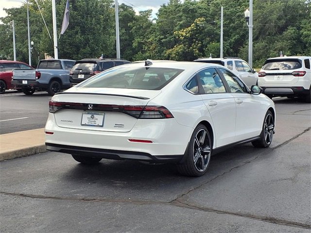 Used 2025 Honda Accord Sport image 3