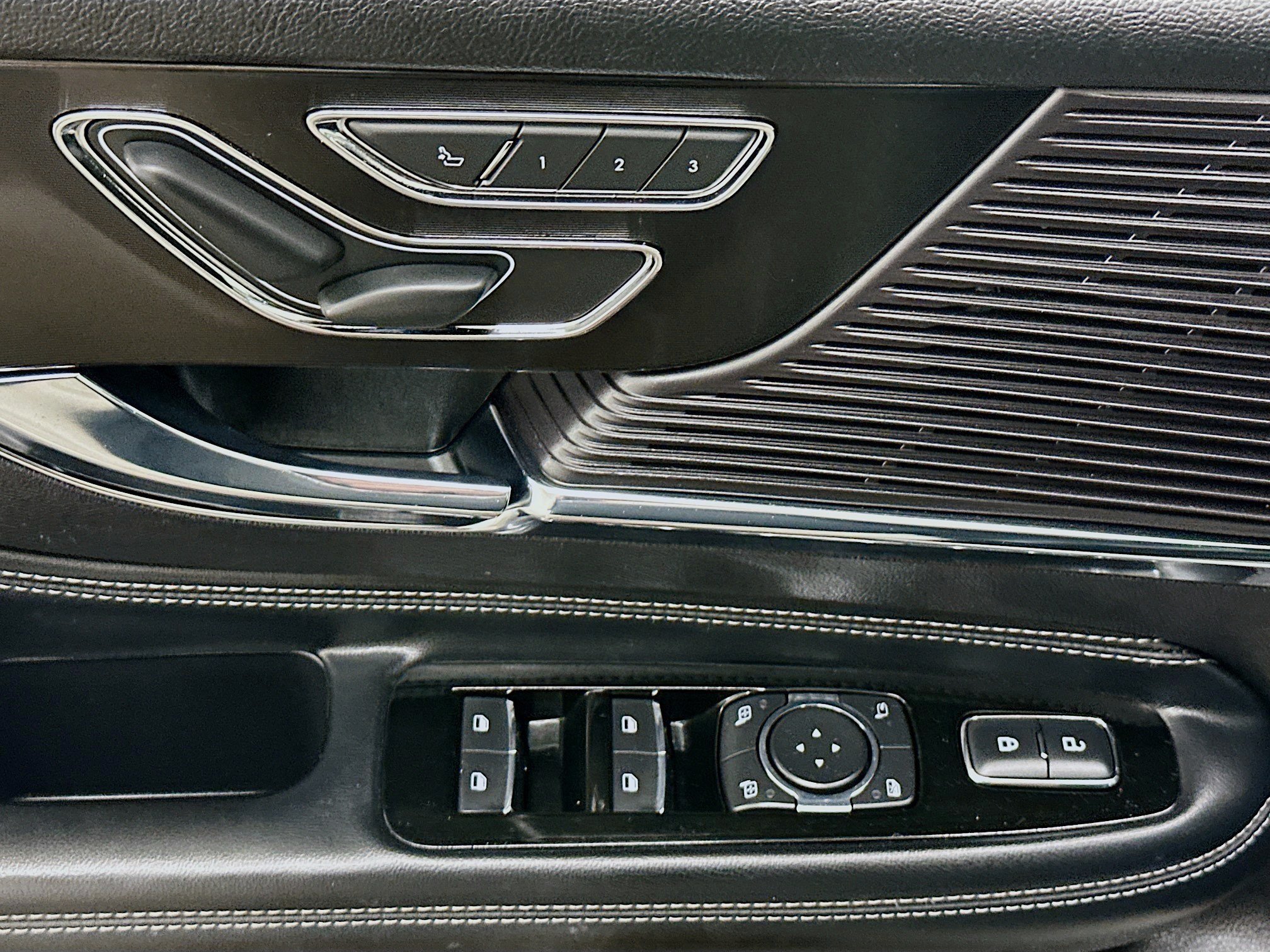 Used 2022 Lincoln Corsair AWD w/ Equipment Group 101A image 15