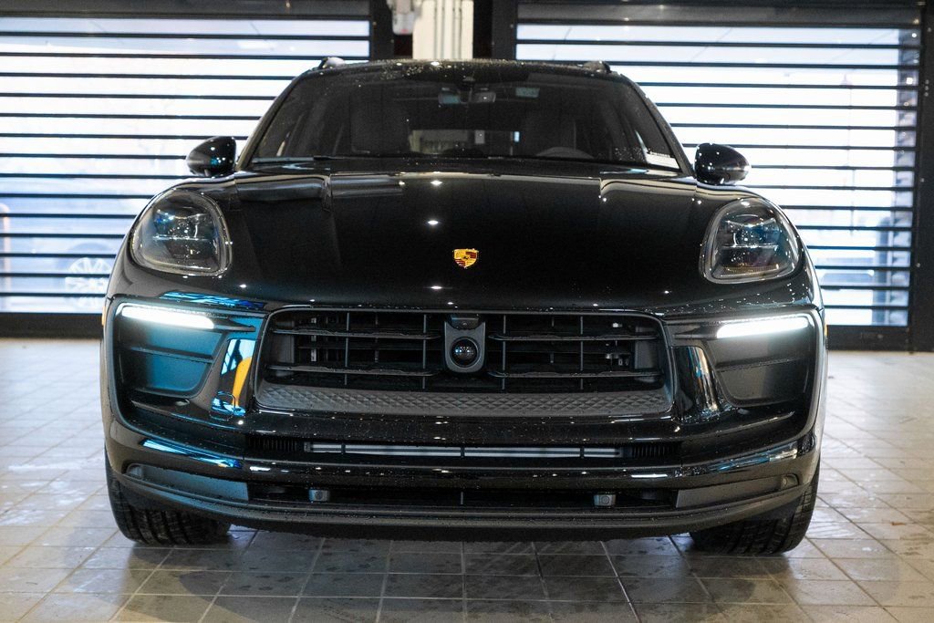 New 2026 Porsche Macan AWD/4WD image 7