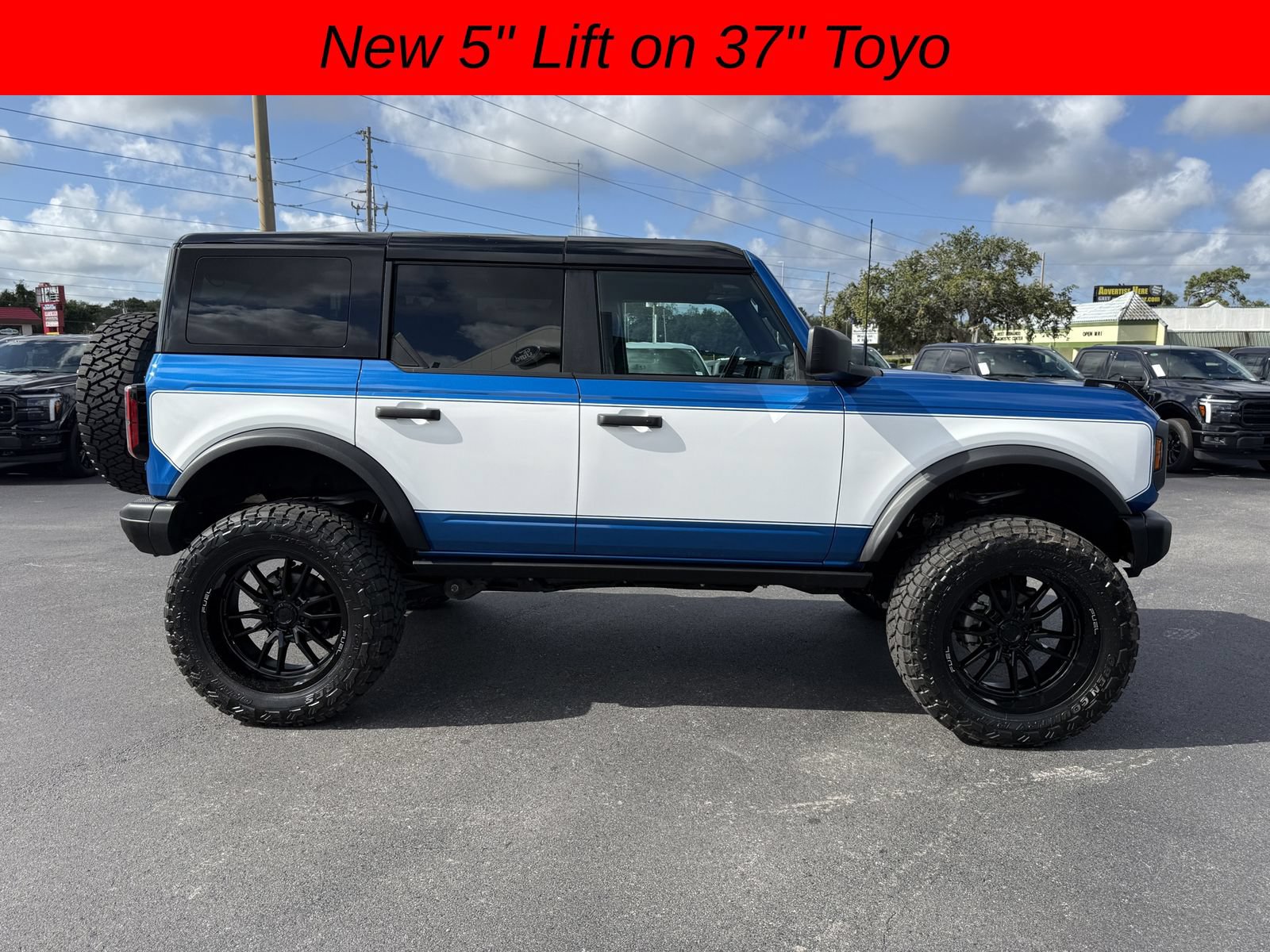 Used 2025 Ford Bronco Badlands AWD/4WD image 3