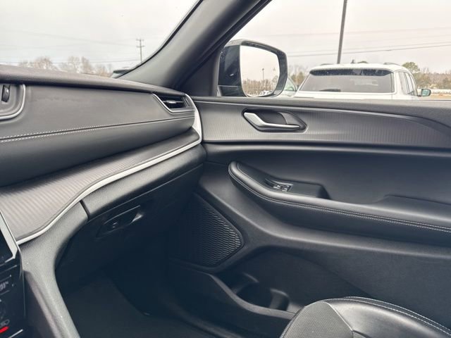 Used 2023 Jeep Grand Cherokee L Laredo image 32