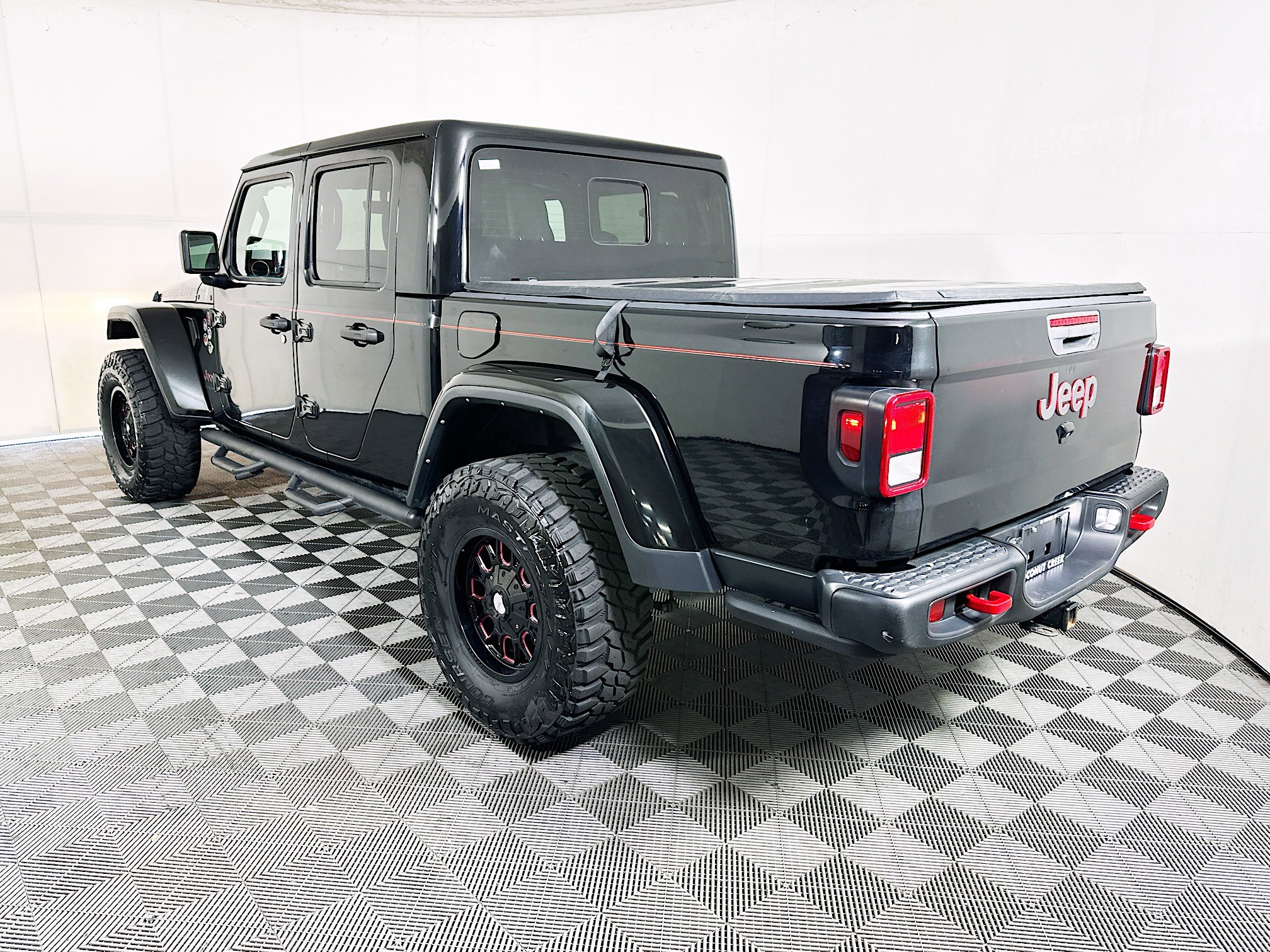 Used 2022 Jeep Gladiator Rubicon w/ Trailer Tow Package AWD/4WD image 5