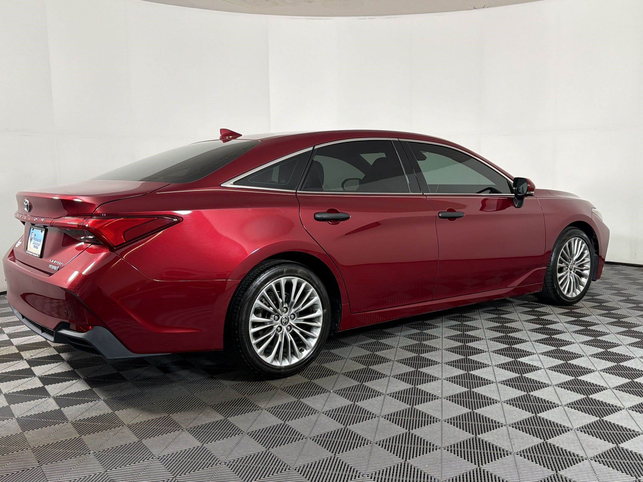 Used 2022 Toyota Avalon Limited w/ Advanced Safety Package FWD image 7