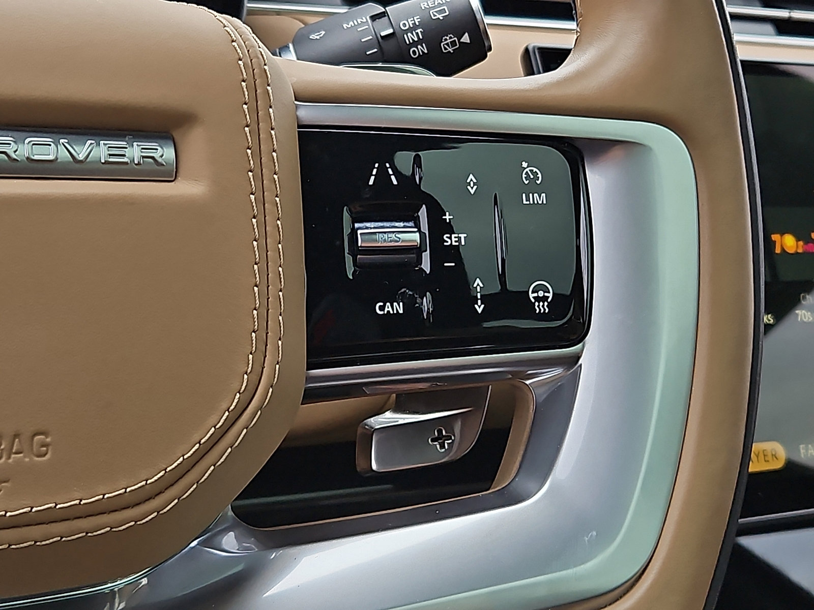 Used 2024 Land Rover Range Rover Long Wheelbase SE image 23