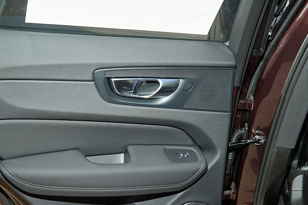 New 2026 Volvo XC60 B5 Ultra w/ Climate Package image 19