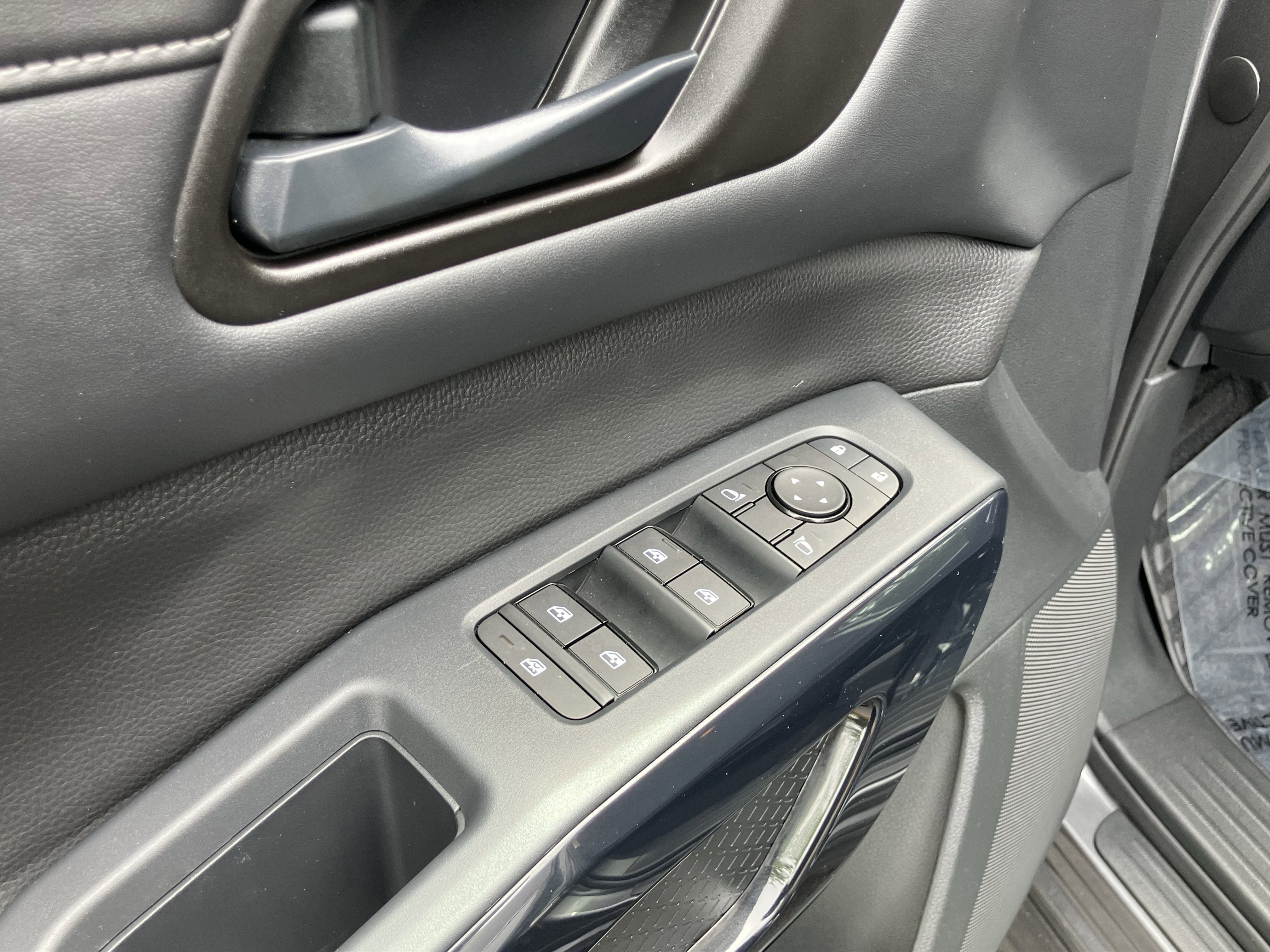Used 2025 Nissan Pathfinder S FWD image 15