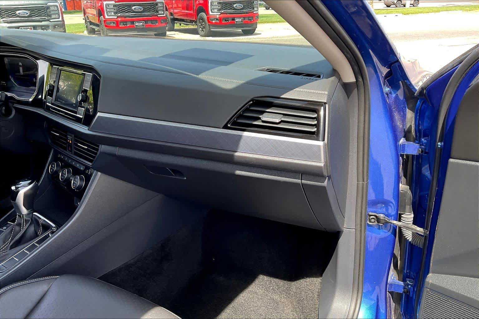 Used 2024 Volkswagen Jetta SE FWD image 18