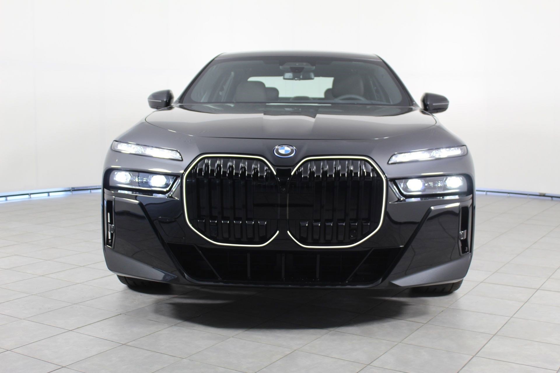 New 2026 BMW 750e xDrive w/ Executive Package image 6