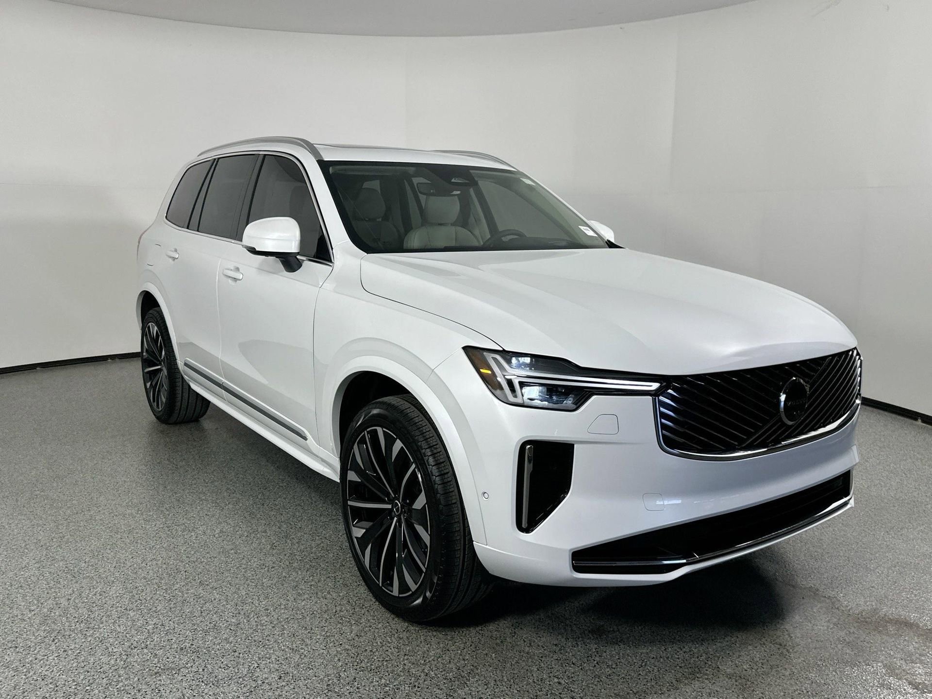 New 2026 Volvo XC90 B6 Ultra image 3