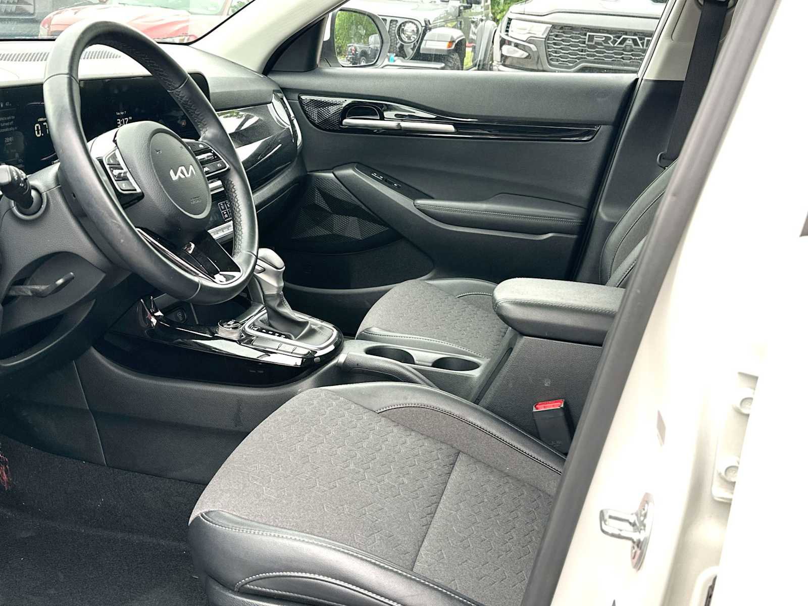 Used 2025 Kia Seltos S FWD image 18