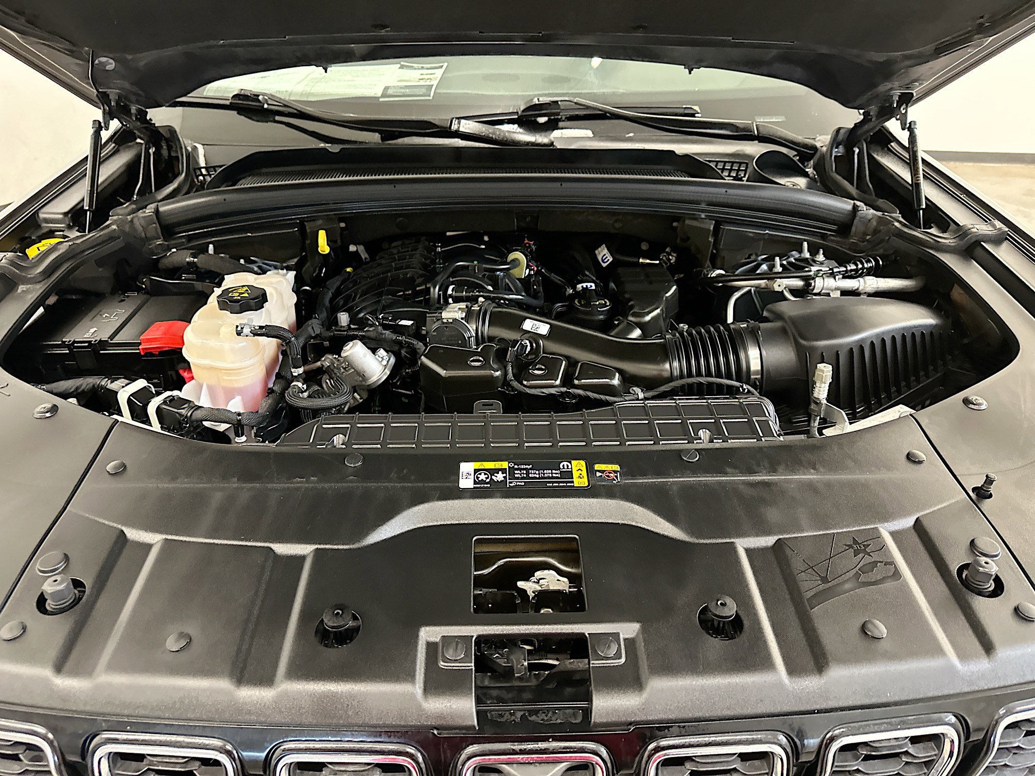 Used 2024 Jeep Grand Cherokee L Limited w/ Luxury Tech Group II image 37