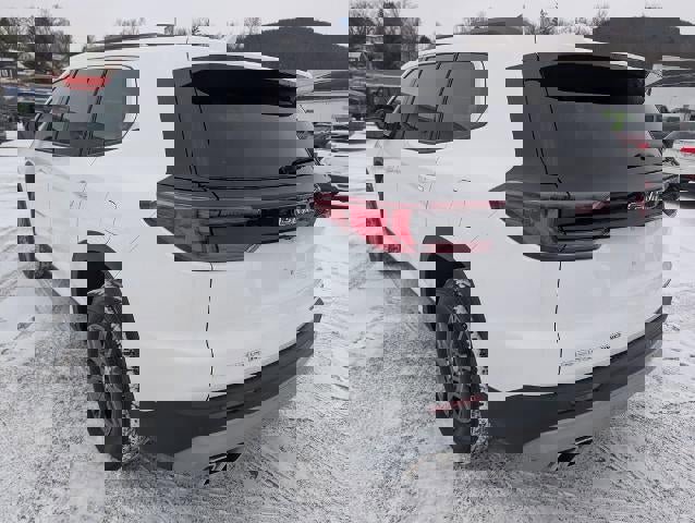 Used 2025 GMC Acadia Elevation image 6