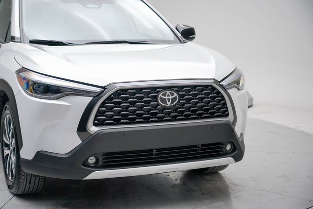 Certified 2025 Toyota Corolla Cross XLE image 9