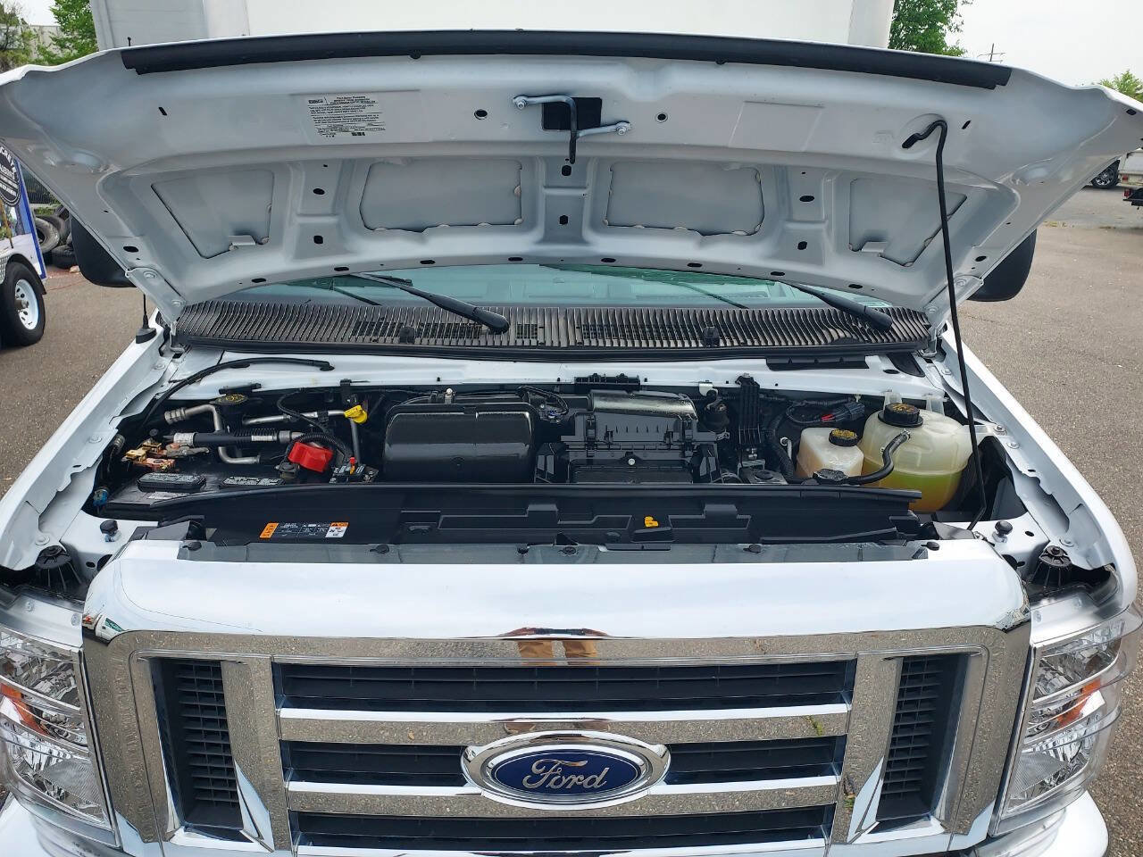 Used 2022 Ford E-450 and Econoline 450 Super Duty w/ Power Windows & Locks Group RWD image 8