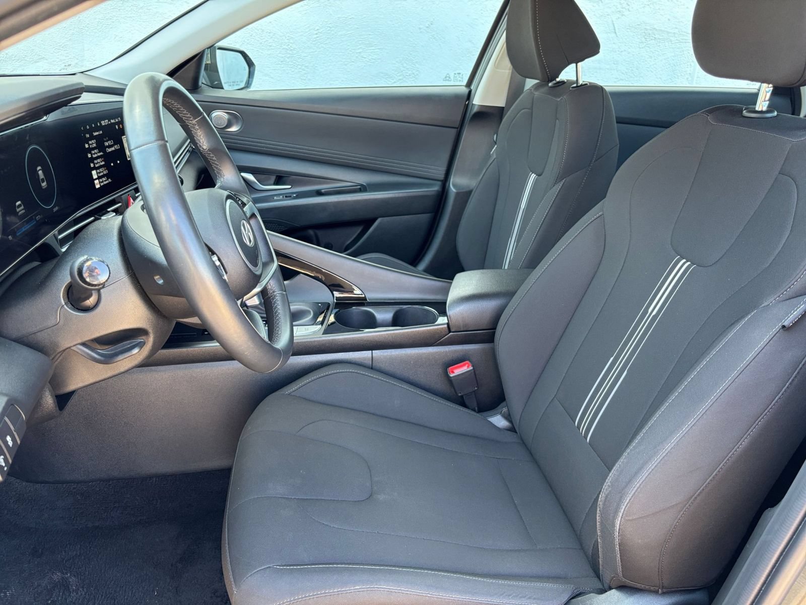 Used 2025 Hyundai Elantra SEL FWD image 27