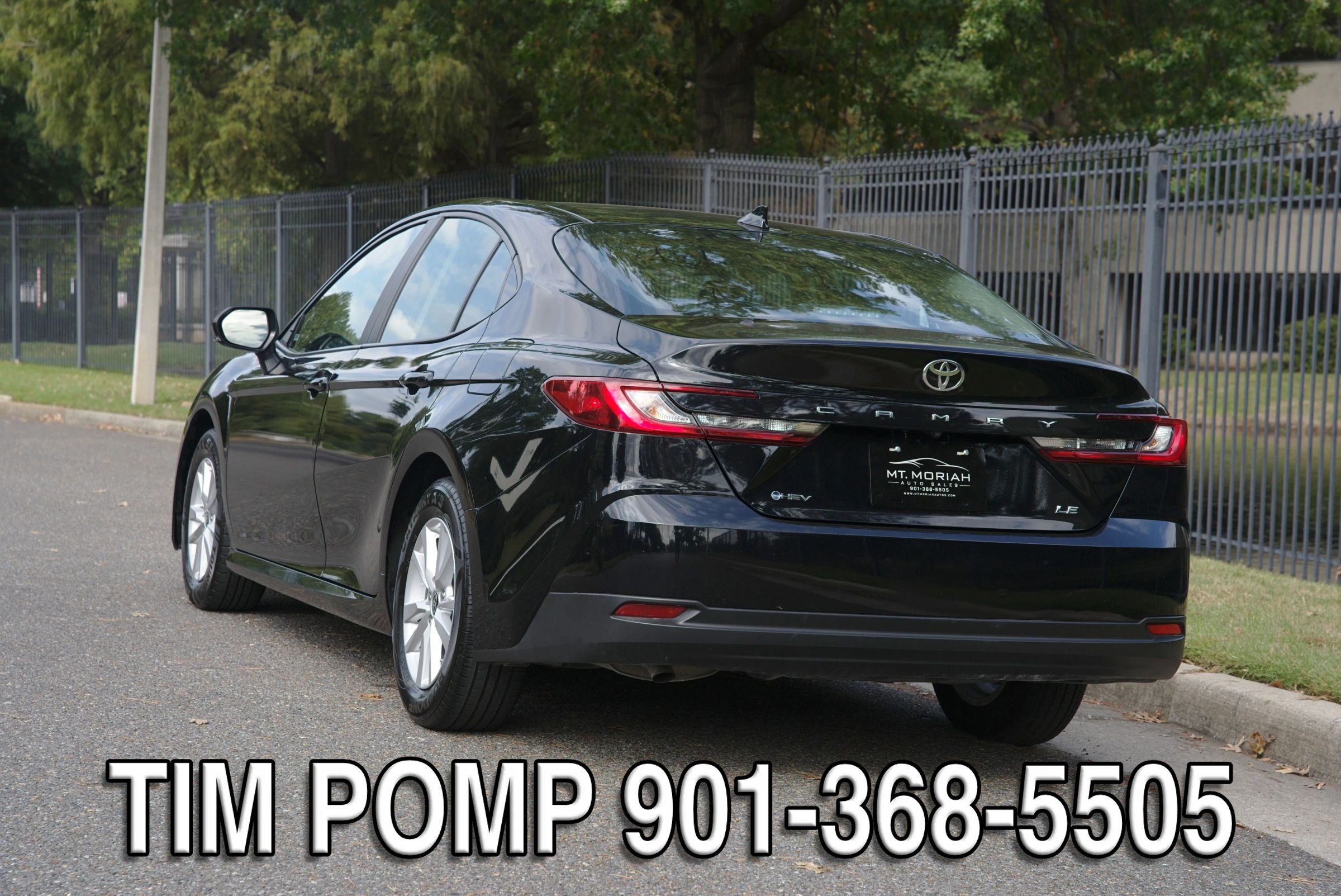 Used 2025 Toyota Camry LE FWD image 7