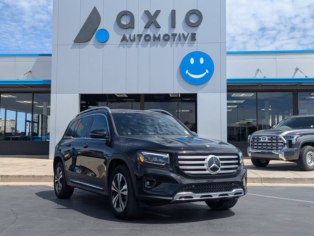 Used 2025 Mercedes-Benz GLB 250 image 1