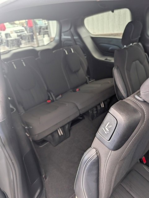 Used 2022 Chrysler Pacifica Touring image 27