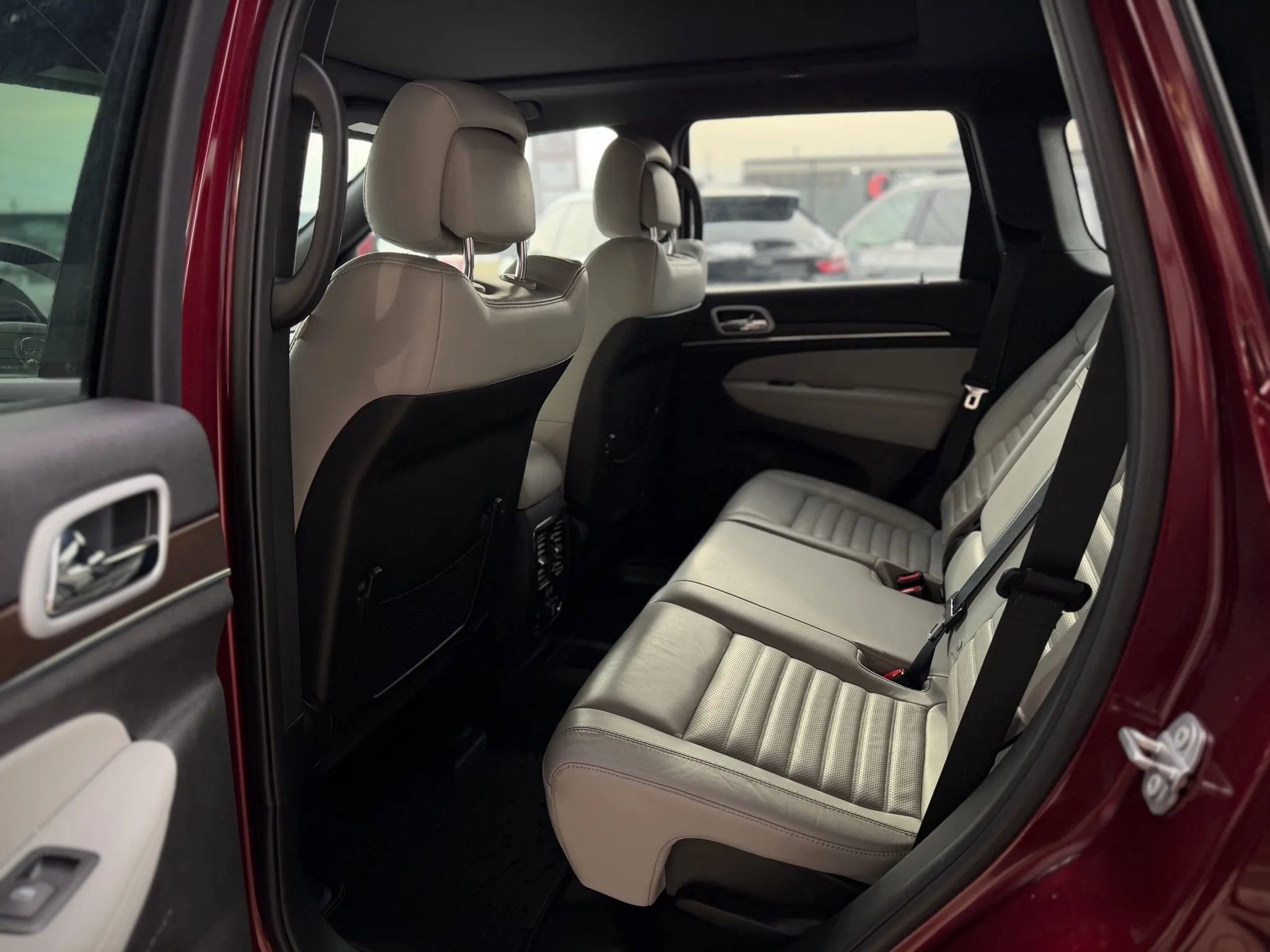 Used 2018 Jeep Grand Cherokee Limited image 22