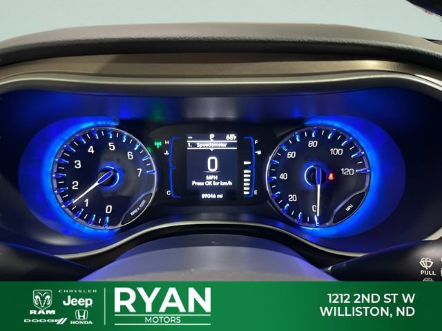 Used 2018 Chrysler Pacifica Touring-L FWD image 16