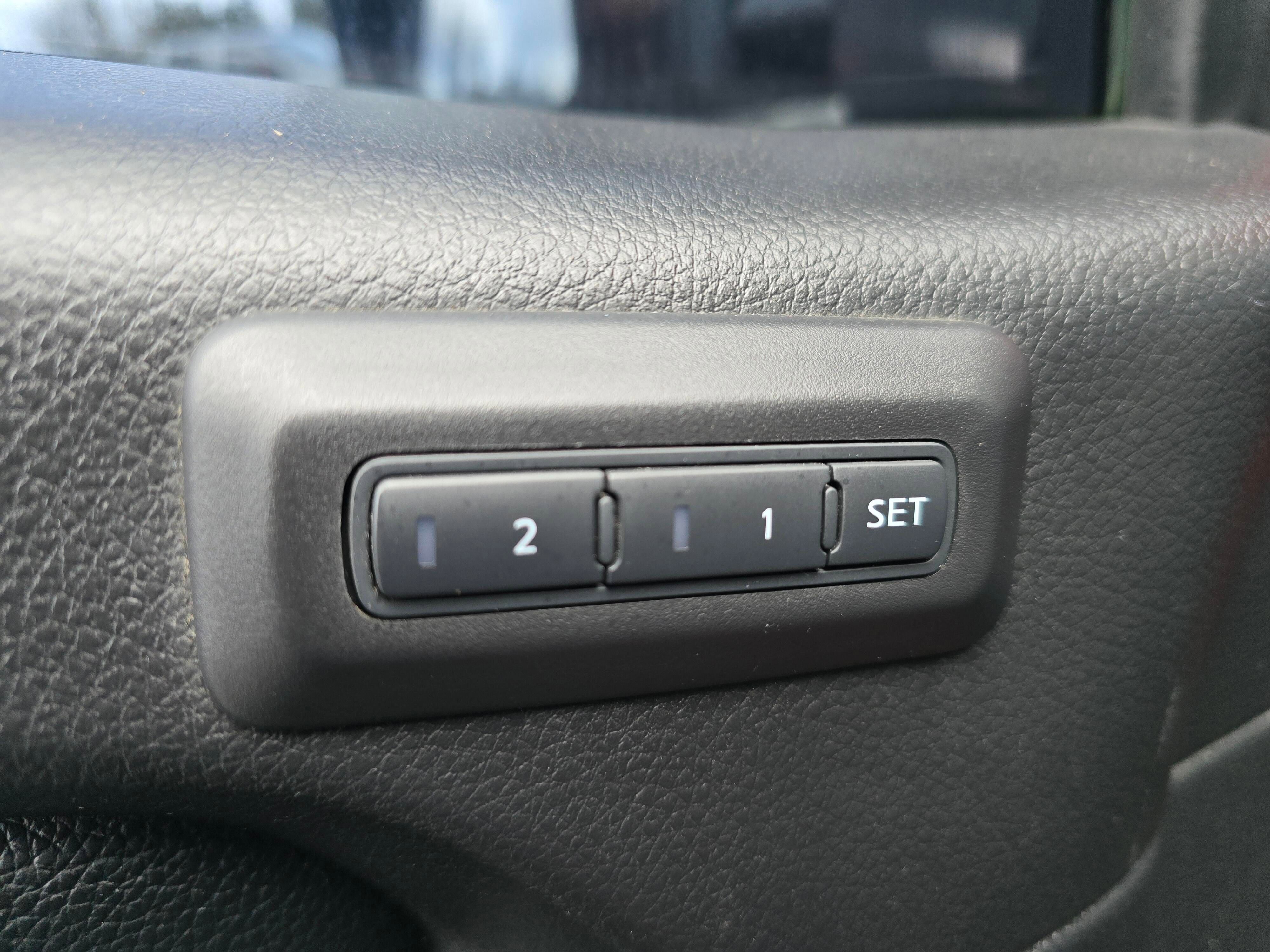 Used 2018 Nissan Titan PRO-4X w/ Pro-4x Convenience Package AWD/4WD image 28