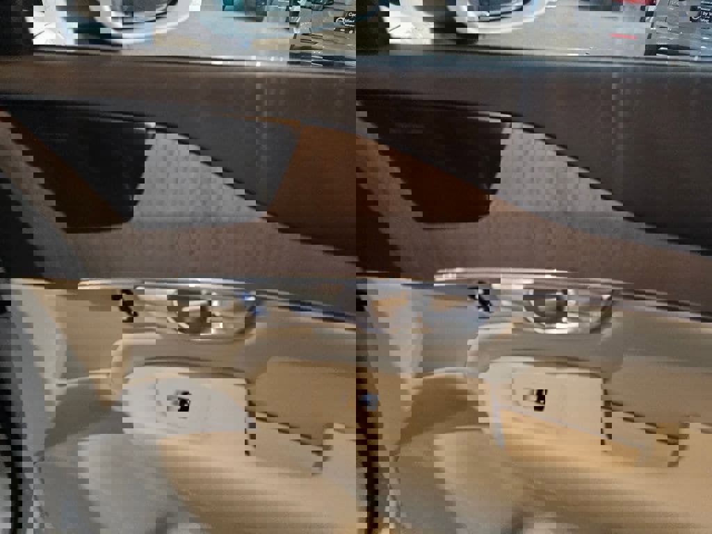 Certified 2023 Volvo XC90 B6 Plus w/ Protection Package image 13