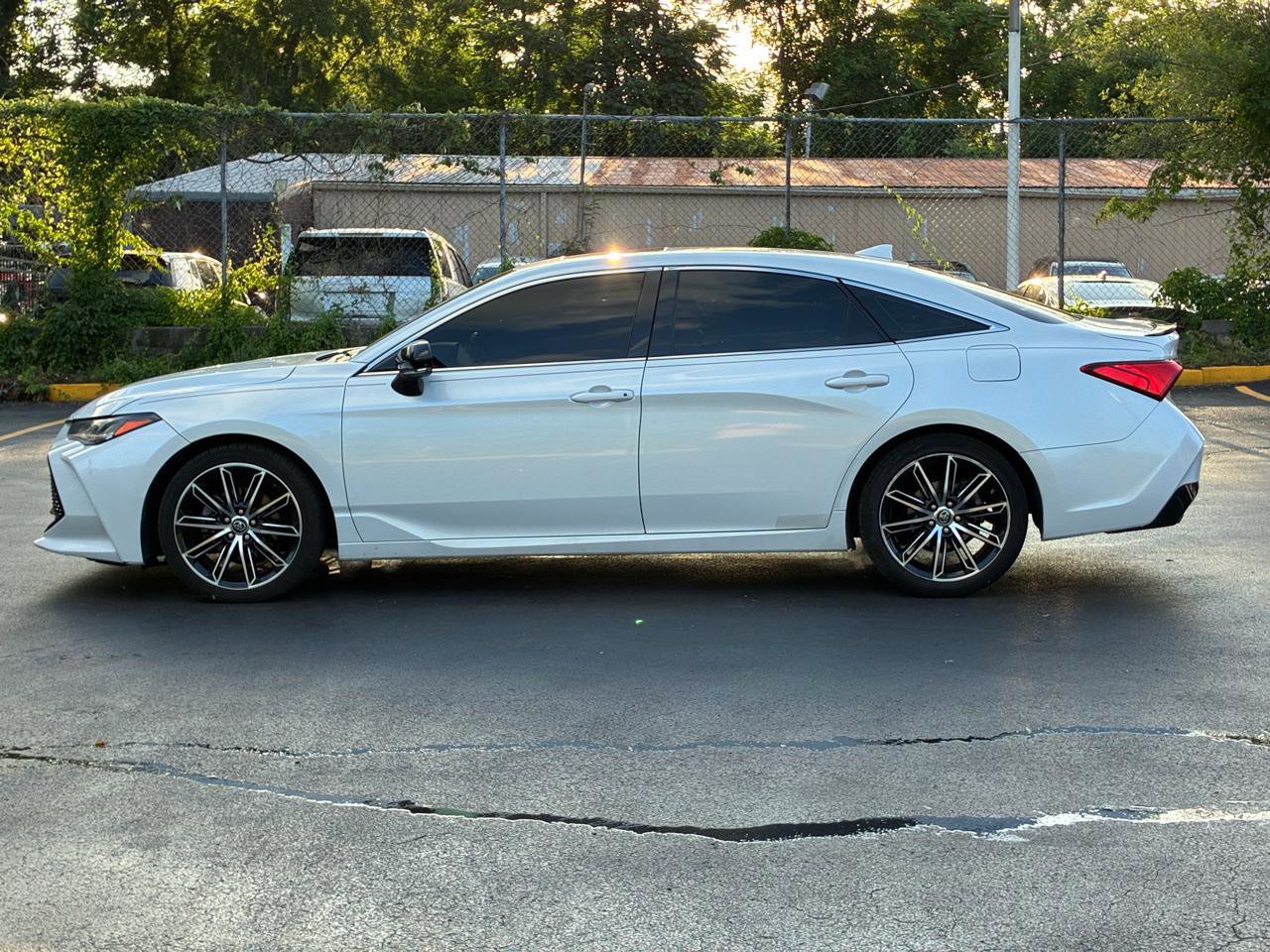 Used 2019 Toyota Avalon Touring FWD image 9