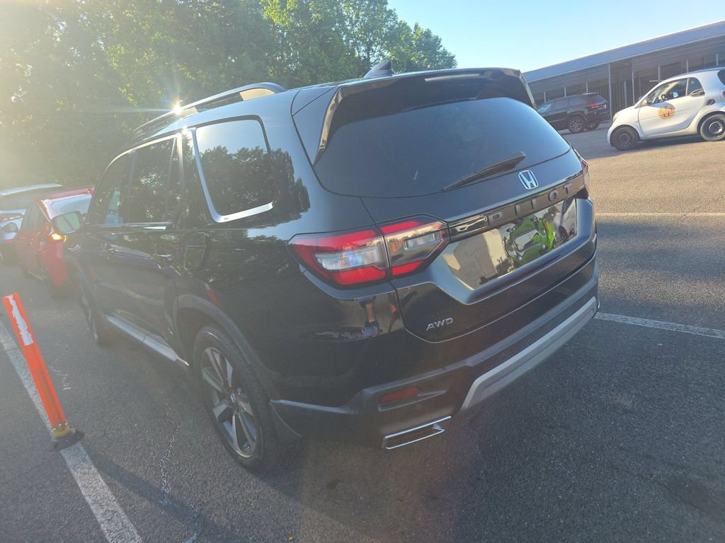 Used 2023 Honda Pilot Touring image 6