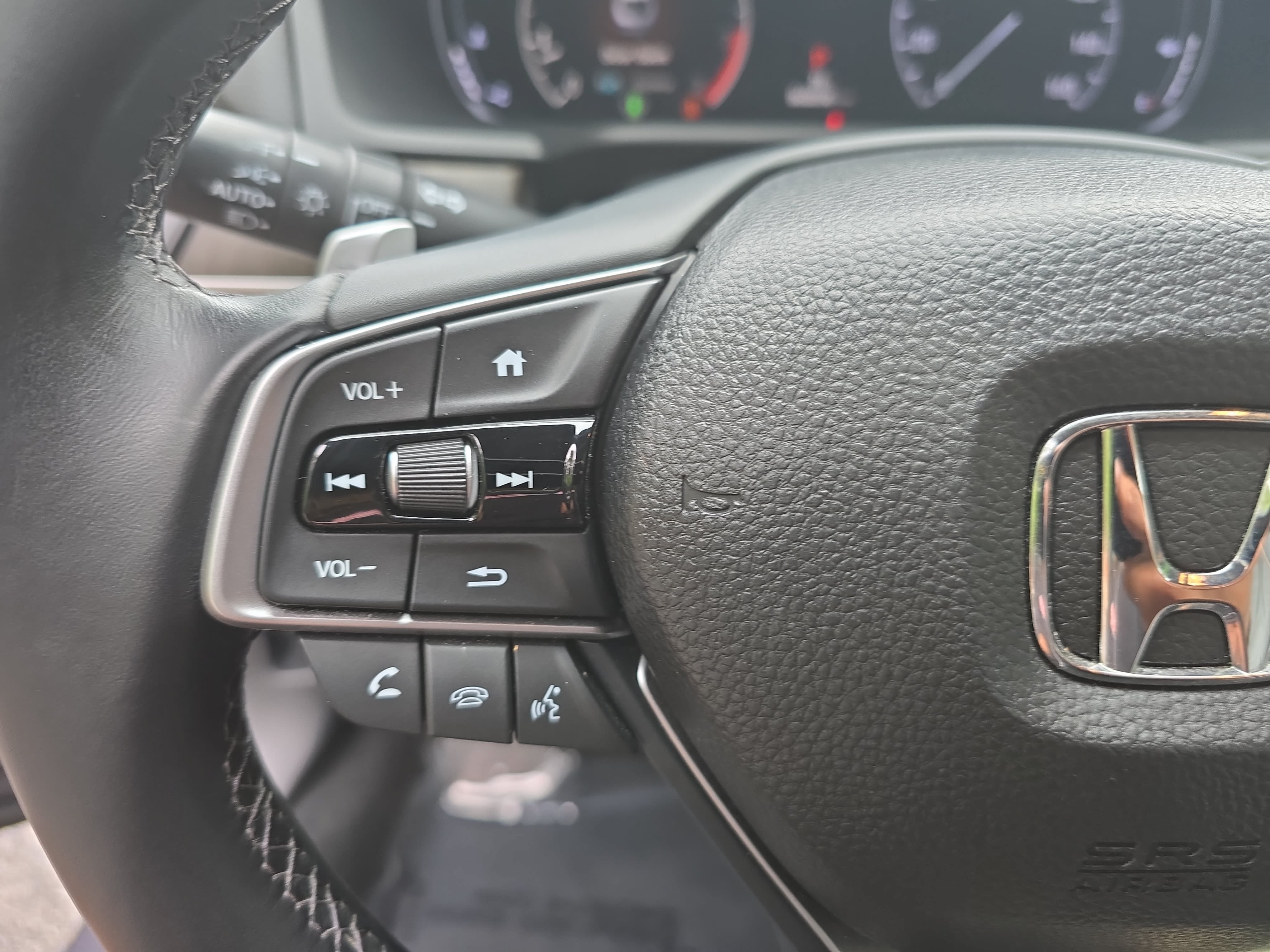 Used 2018 Honda Accord Touring image 18