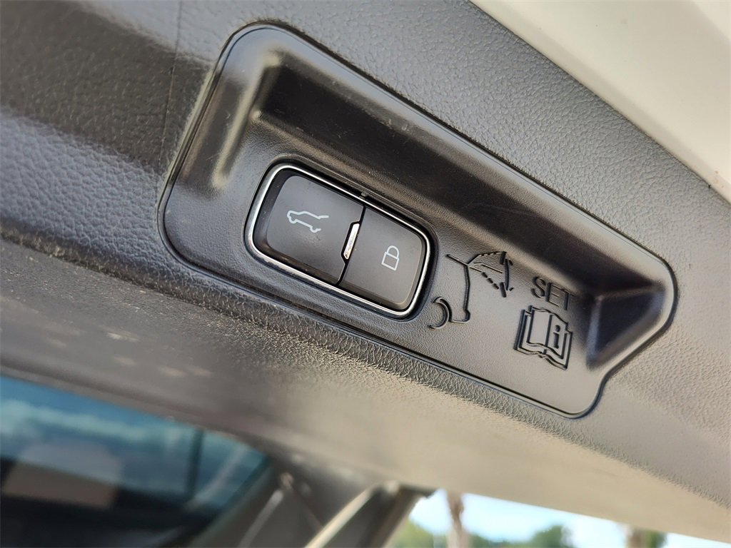 Used 2021 Ford Explorer Limited w/ Equipment Group 301A image 10