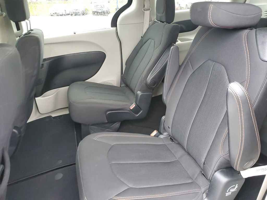 Used 2018 Chrysler Pacifica Touring Plus image 10