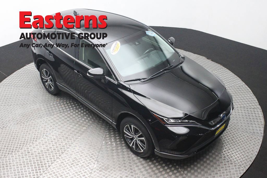 Used 2022 Toyota Venza LE image 3