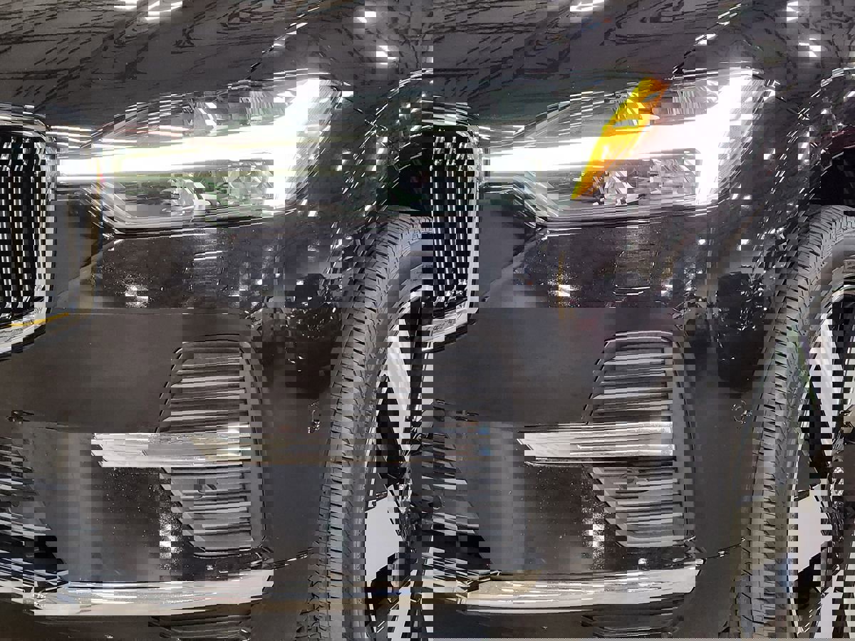 Used 2023 Volvo XC60 T8 Plus w/ Protection Package Premier image 15