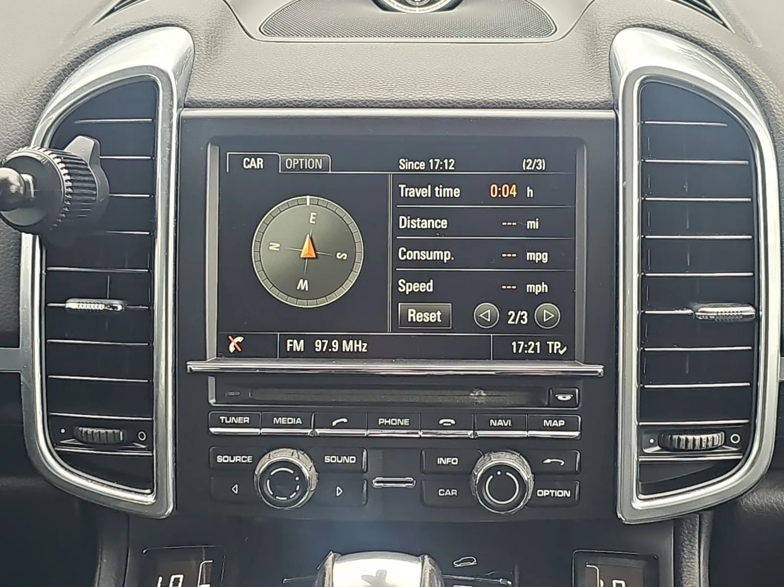 Used 2014 Porsche Cayenne image 16