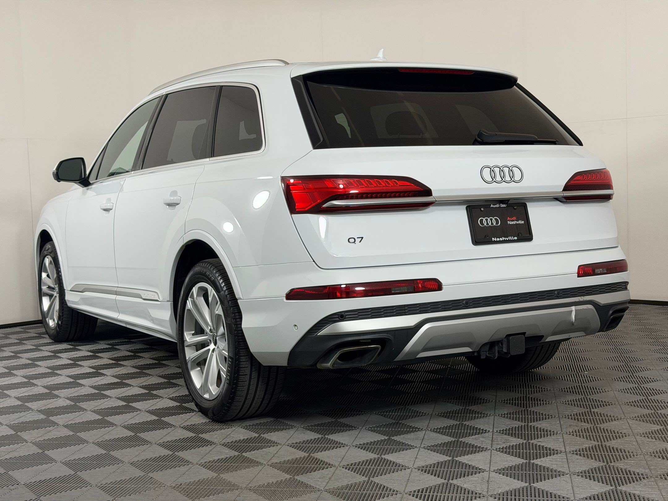 Used 2025 Audi Q7 3.0T Premium Plus AWD/4WD image 3