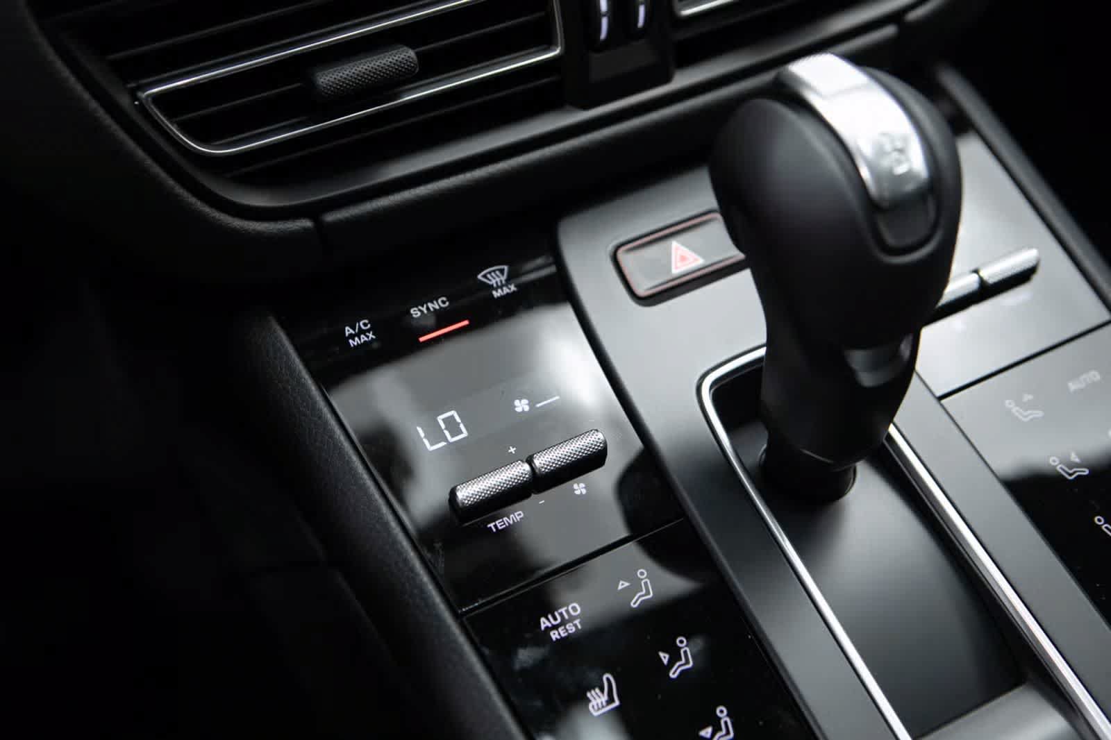 Certified 2026 Porsche Macan AWD/4WD image 26