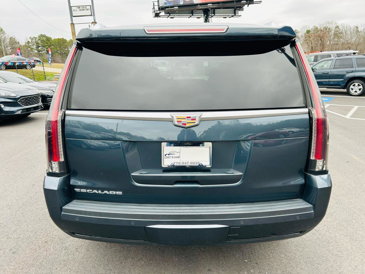 Used 2019 Cadillac Escalade Premium Luxury image 4