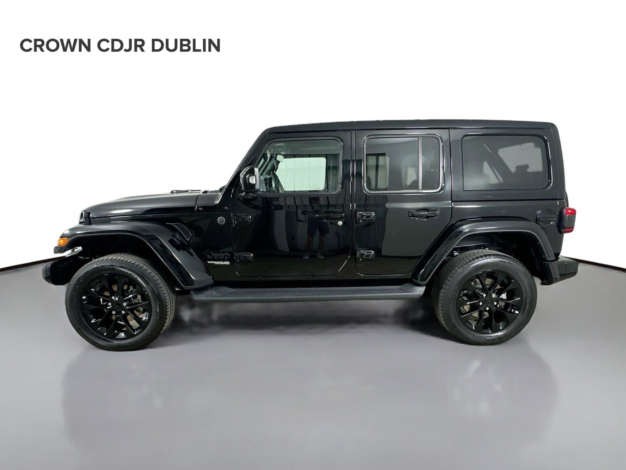 Used 2022 Jeep Wrangler Unlimited Sahara AWD/4WD image 8