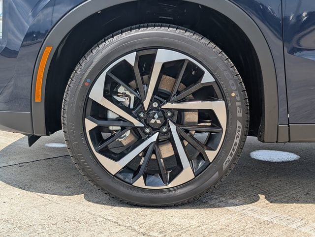 New 2025 Mitsubishi Outlander SE image 9