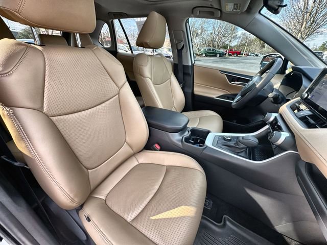 Used 2025 Toyota RAV4 XLE image 33