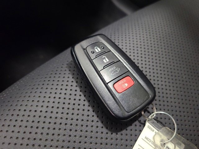 Used 2022 Toyota RAV4 Limited AWD/4WD image 37
