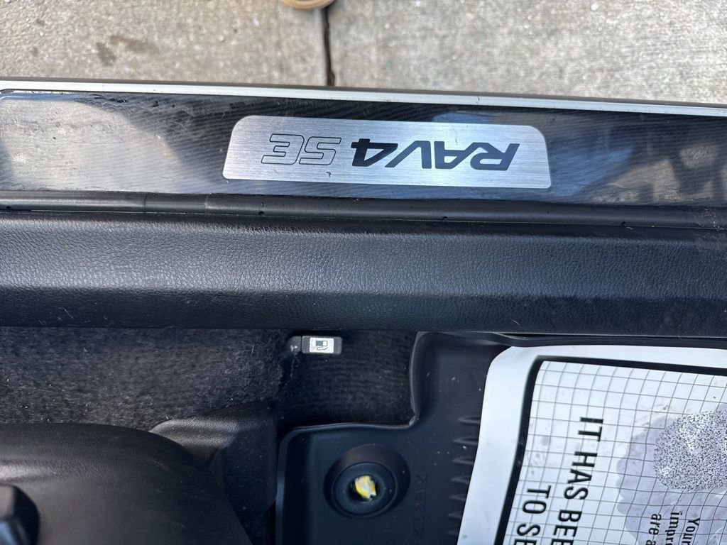 Used 2016 Toyota RAV4 SE image 61