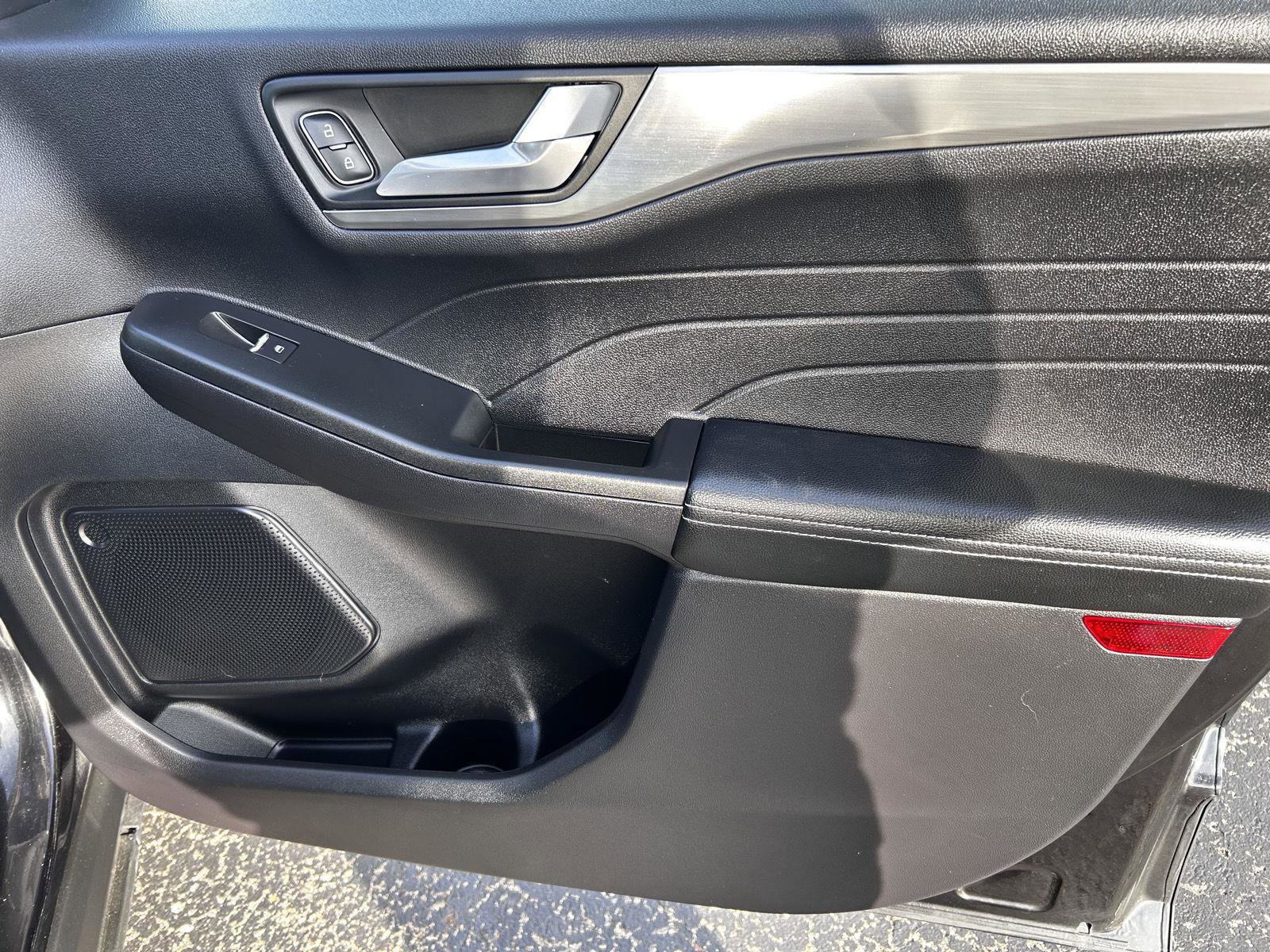 Used 2022 Ford Escape Titanium image 20