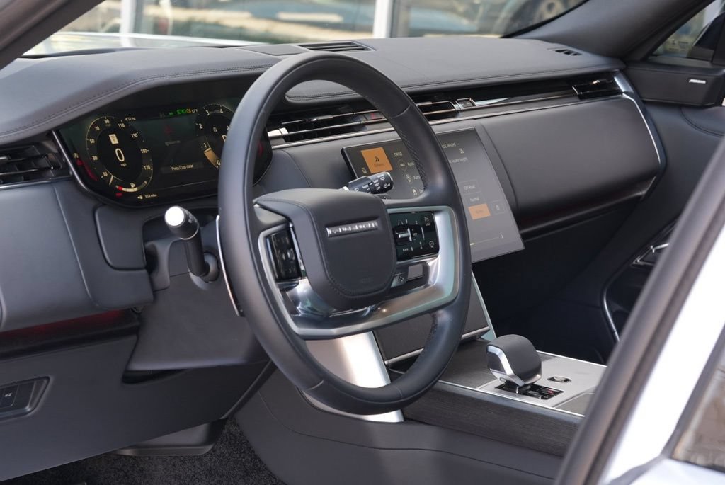 Used 2025 Land Rover Range Rover SE AWD/4WD image 40